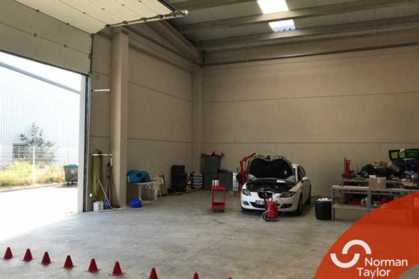 Local d&rsquo;activité de 200 m² à louer à Perpignan