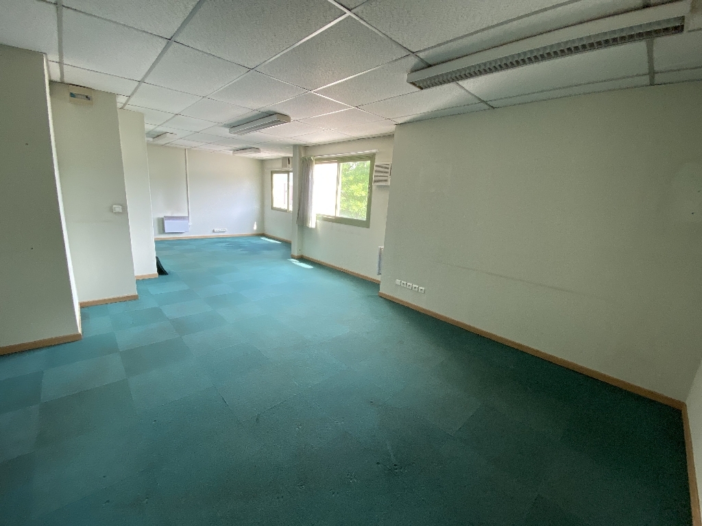 Location d&rsquo;entrepôt d&rsquo;une surface de 1 254 m² à Aubagne