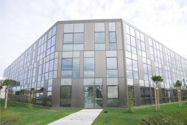 À louer – bureaux divisibles de 159 m² à 1 270 m² à Pessac, proche de Bordeaux