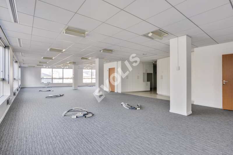 À louer – bureaux divisibles de 500 m² à 1 134 m² à Saint-Denis