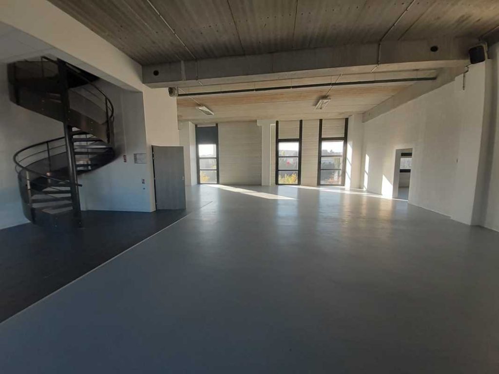 À louer – locaux d&rsquo;activités non divisibles de 351 m² à Saint-Denis