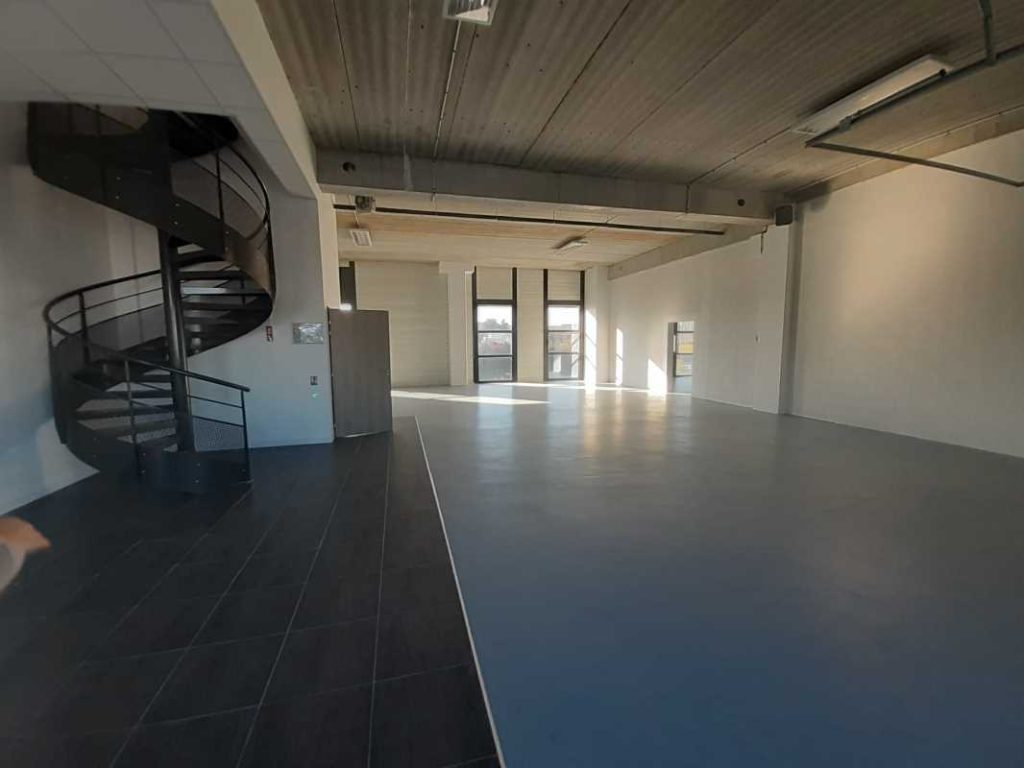 À louer – locaux d&rsquo;activités non divisibles de 351 m² à Saint-Denis