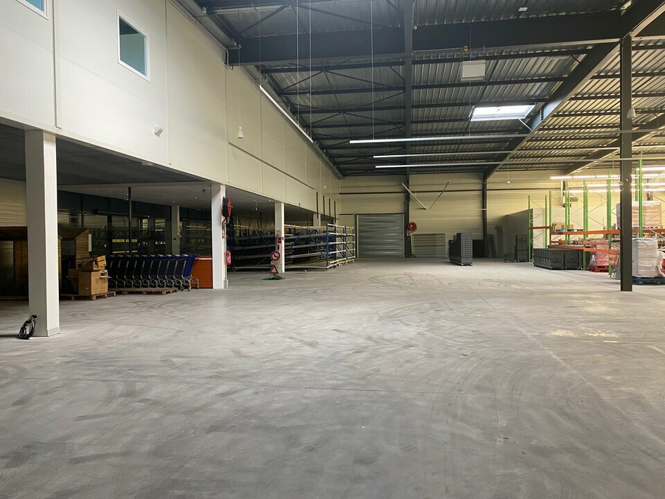 À louer – Locaux d&rsquo;activité de 1 400 m² divisibles dans la commune de Lux- Saône et Loire (71)