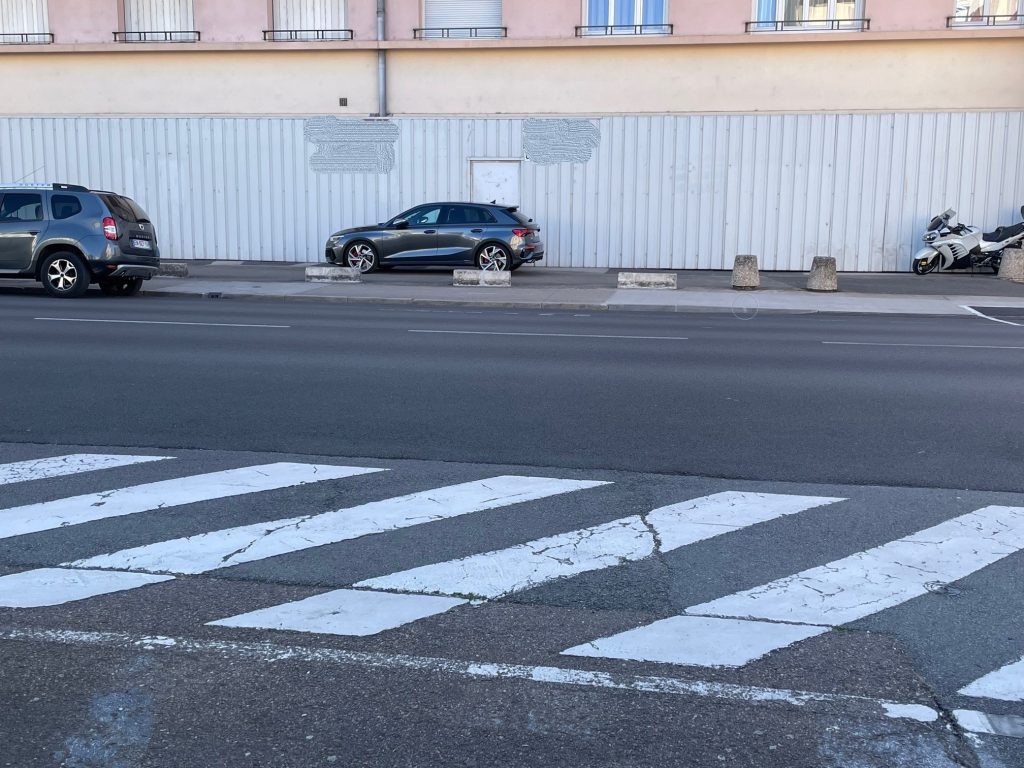 Local commercial de 550 m² à vendre – Le Coteau
