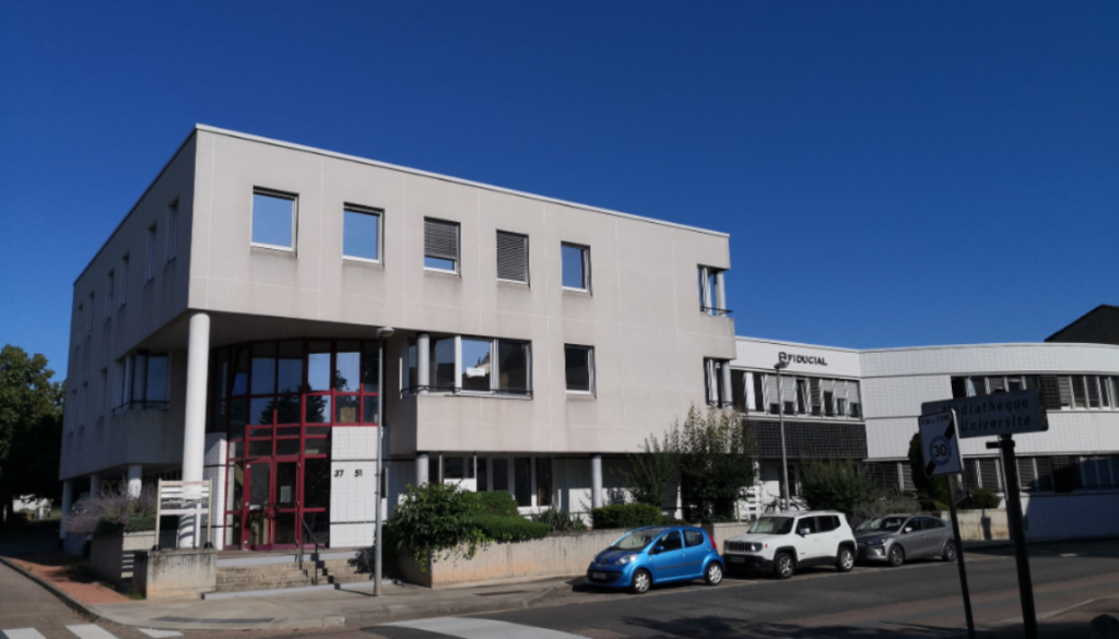 Bureaux de 374 m² divisibles à vendre – Roanne