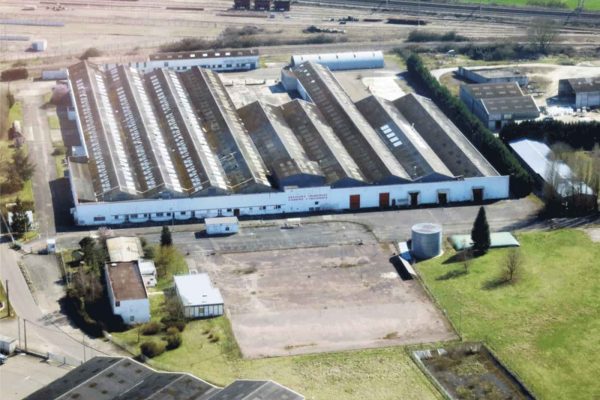 A vendre, entrepôts et ateliers de 2ha, proche Auxerre