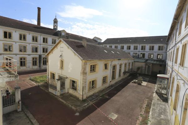 À vendre ou à louer – 48 000 m² de bureaux divisibles dans un espace entièrement rénové à Tonneins – Lot-et-Garonne (47)